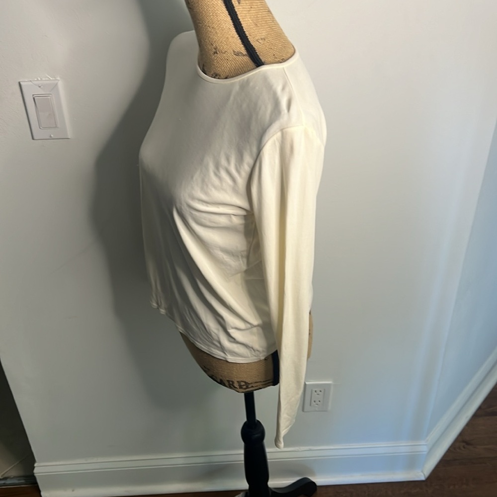 Saks - Picture 5 of 6
